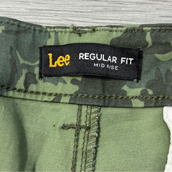 Lee Green Floral Camo Mid-Rise Walking Shorts - size 16 NWT - Picture 4 of 8